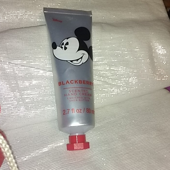 Disney Pouff & Hand Cream - Picture 2 of 7
